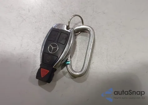 2015 Mercedes-Benz Glk 350 4Matic z USA, uszkodzony, nr VIN WDCGG8JB5FG345334